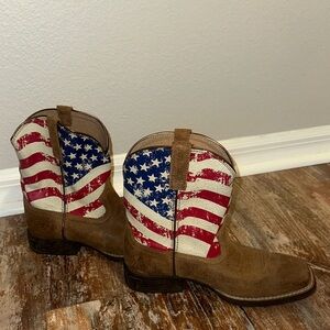 Ariat Tan Square Toe Cowboy Boots